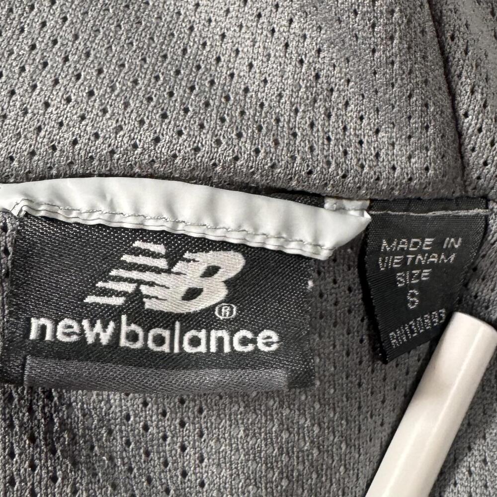 New Balance Windbreaker Raincoat Women's Small Hooded Packable Gray - Picture 5 of 9